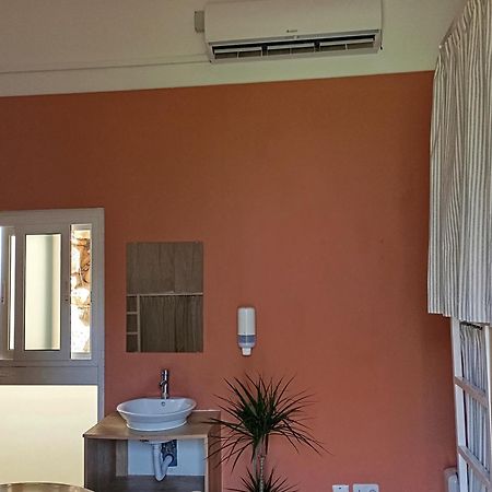 Follow The Sun Boutique Hostel - Pool, Breakfast & Sea Views San Julián Exterior foto