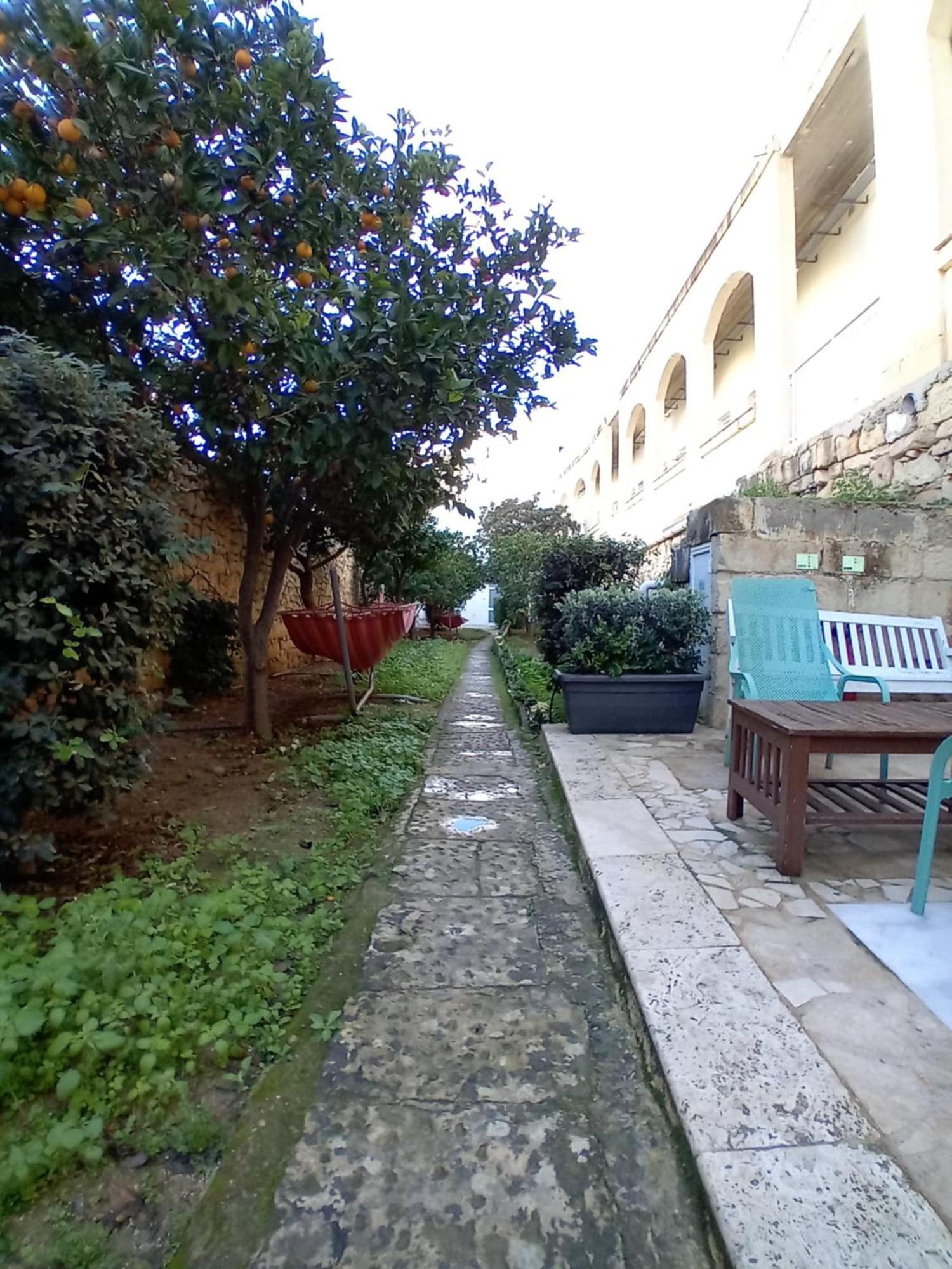 Follow The Sun Boutique Hostel - Pool, Breakfast & Sea Views San Julián Exterior foto